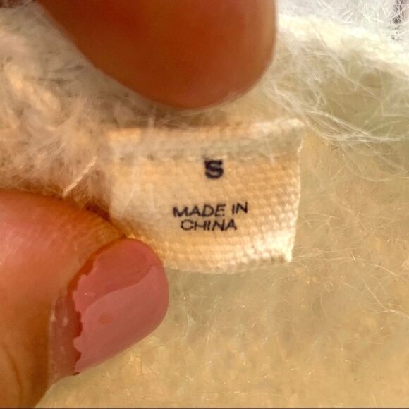 Rare GAP Fuzzy White Sweater Size Small - Picture 7 of 10